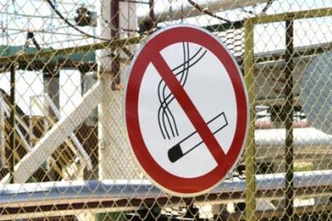 Rūkyti draudžiantys ženklai skatina užsirūkyti