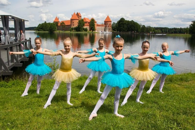 „Gulbių ežeras“ – Galvės ežere ir pilyje 
