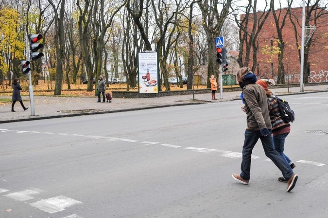 Kauniečiai keikia prastai sureguliuotus šviesoforus