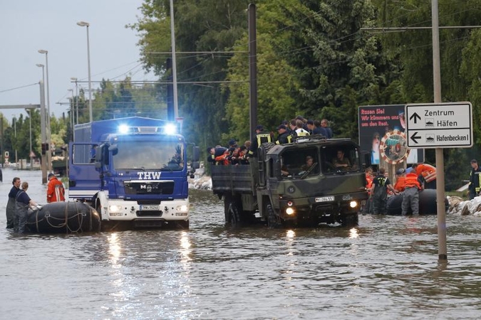 Rytų Vokietijoje Elbė pralaužė dambą: evakuojami kaimų gyventojai