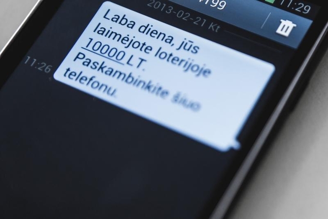 Panevėžio policija telefoninius sukčius sulaikė laiptinėje