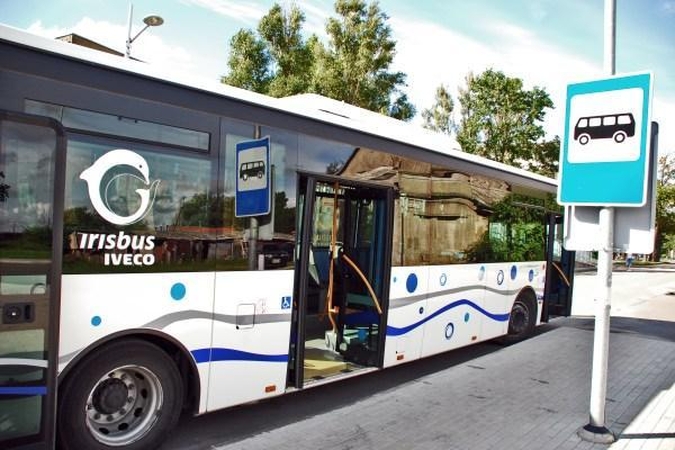 Klaipėdoje sprogus autobuso padangai sužalotos dvi paauglės
