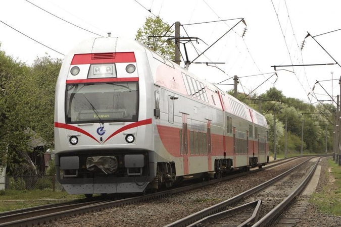 Traukinių greičio apribojimus tikimasi atšaukti iki vakaro