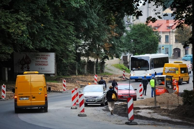 Parodos kalnu          vėl rieda autobusai 