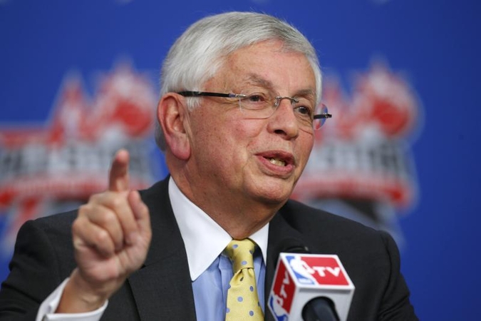 Besitraukiantis NBA komisaras D. Sternas įvardino savo klaidas
