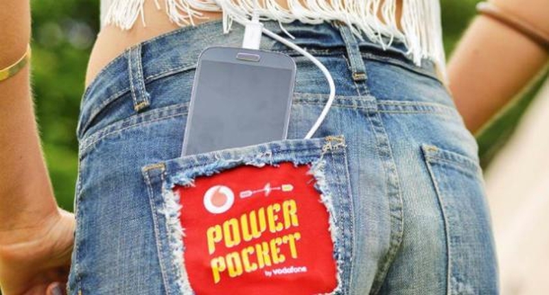 Seksualūs šortukai ir miegmaišis, gebantys įkrauti mobilųjį telefoną