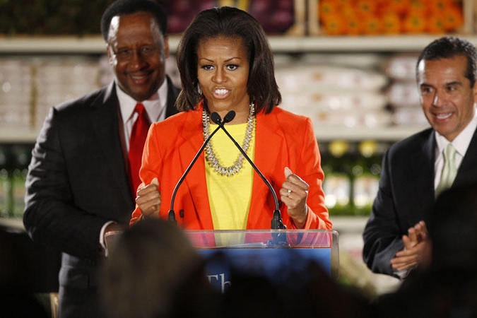 M.Obama parodė, kaip puikiai moka daryti atsispaudimus