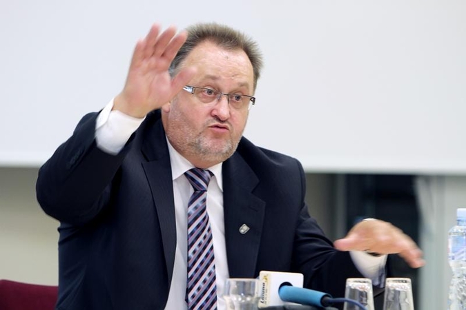 Teismas: V. Laurėnas turi būti atleistas iš KU rektoriaus pareigų
