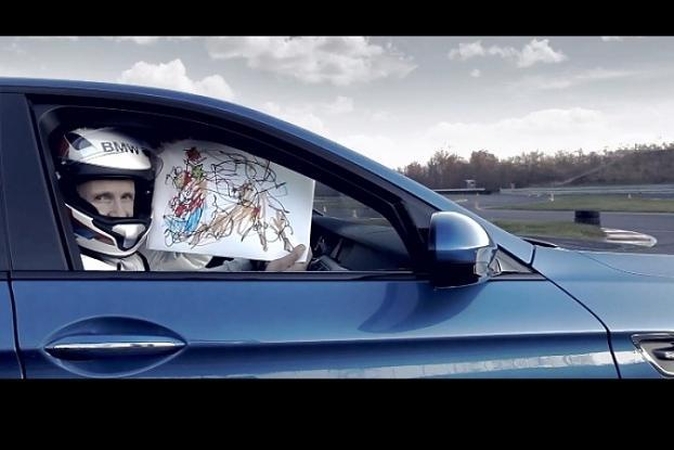 BMW sukūrė patį greičiausią pasaulyje kalėdinį atviruką