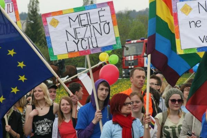 Lietuva kritikuojama dėl CŽV kalėjimų ir gėjų teisių