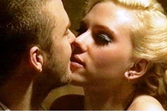 Spauda J.Biel: J.Timberlake‘as „nuėjo į kairę“ su S.Johansson