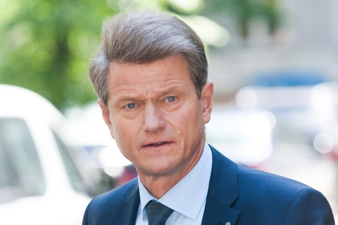 Konstitucijos sargai narsto R.Pakso bylą (papildyta)