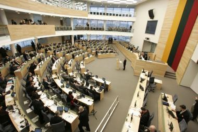Seimas nesutiko skubiai svarstyti siūlymą atvirai balsuoti dėl apkaltų