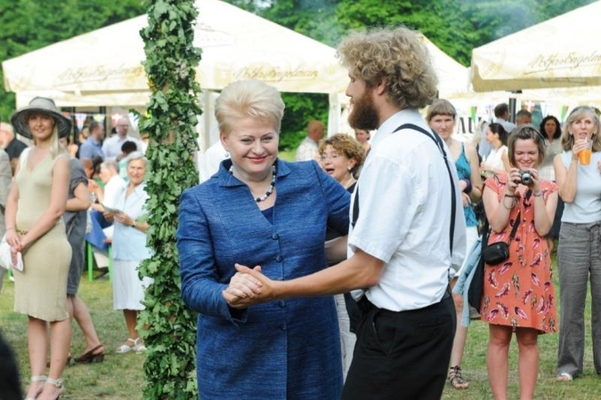 Lietuvos ir Šiaurės šalių Joninių šventėje šoko ir D. Grybauskaitė