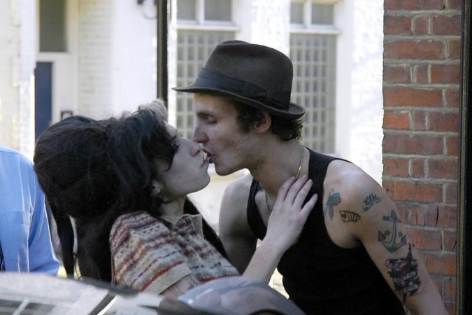 A. Winehouse bičiuliai: ji pati rinkdavosi smurtautoją vyrą