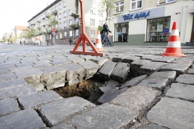 Klaipėdos senamiestyje atsivėrė duobė   