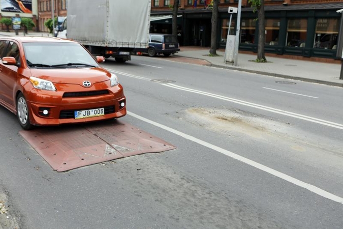 Greičio ribojimo kalnelį pakeis    nauju