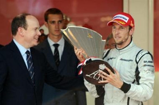 „Brawn GP“ pratęsė pergalių seriją