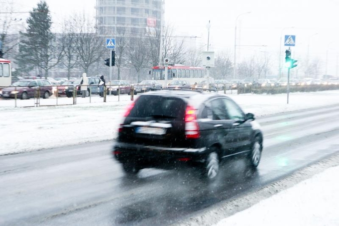 Lietuvos keliuose - plikledis ir lietus 