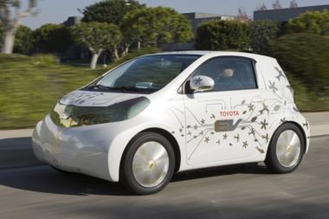 Naujas “Toyota” automobilis – valdomas vairalazde
