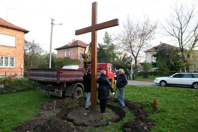 Kauno rajone naujam gyvenimui atgimė kryžiai