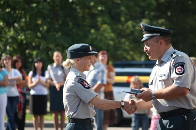 Liepos 6-osios išvakarėse apdovanoti policijos pareigūnai