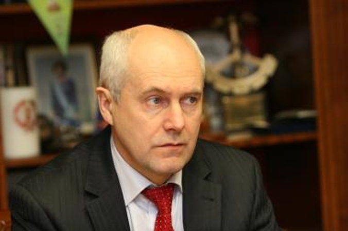 Meras raginamas kontroliuoti administracijos direktoriaus darbą