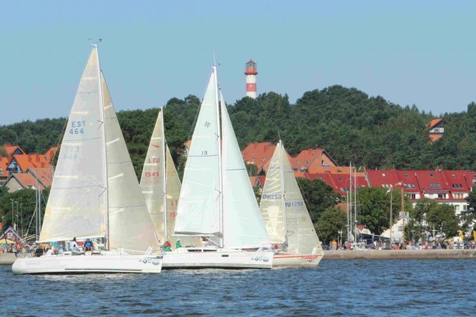 Įpusėjus Kuršių marių regatai verda kova dėl pirmųjų vietų 