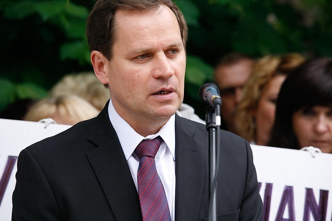 Susitarimą dėl gynybos politikos pasirašė ir LLRA