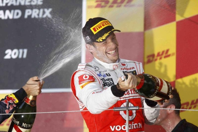 Mika Hakkinenas ir Jensonas Butonas originaliai pasirašė ant asfalto