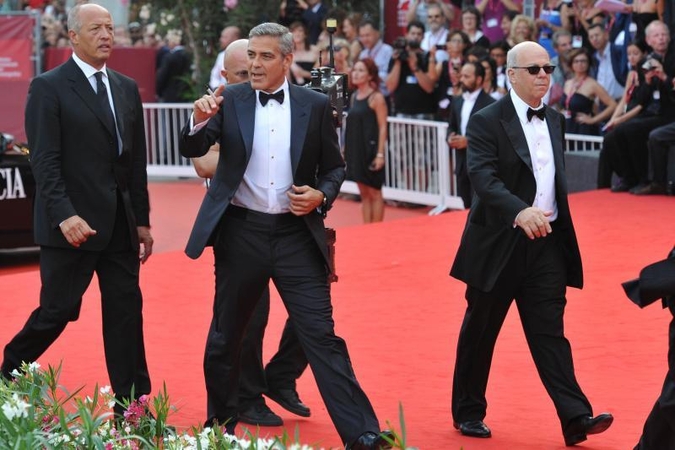 Aktoriaus G. Clooney gražių kojų paslaptis – įtūpstai (pratimas)