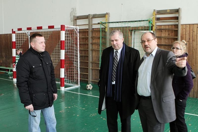 Klaipėdos futbolo mokyklą aplankė du seimūnai 