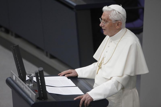 Benediktas XVI: negalima besąlygiškai paklusti rinkos taisyklėms 