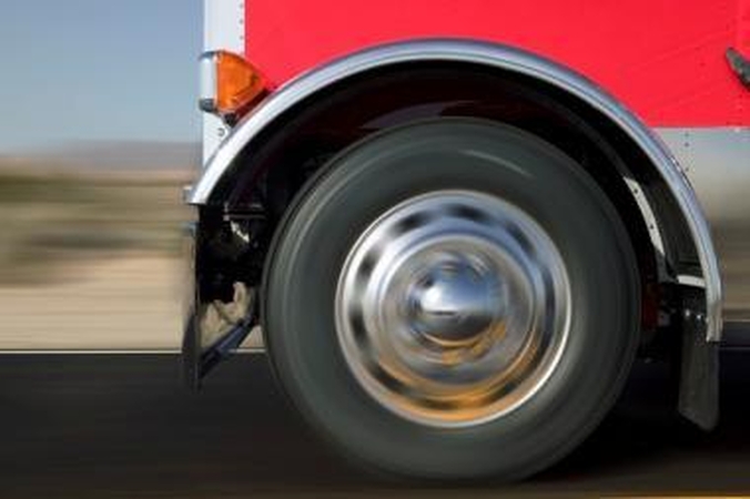 Iš užsienio perkamiems automobiliams - sugriežtinta registravimo tvarka?