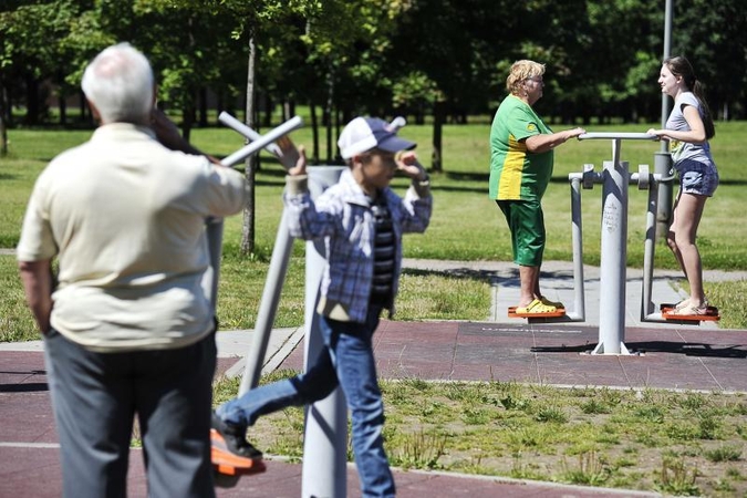 Kauniečiai traukia sportuoti į miesto parkus