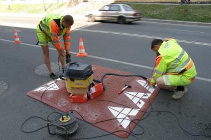 Uostamiestyje įrenginėjami greičio slopintuvai