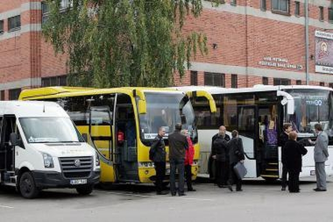 Tolimųjų reisų vairuotojų konkurse - ir moterų komanda