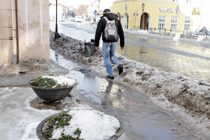 Šalčių sukeltus rūpesčius Klaipėdoje keičia atlydžio bėdos