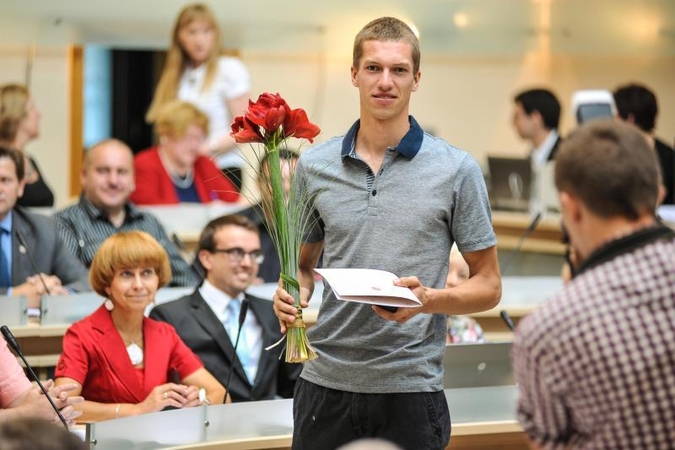 Šuolininkas į aukštį R.Stanys apdovanotas už nuopelnus garsinant Kauną
