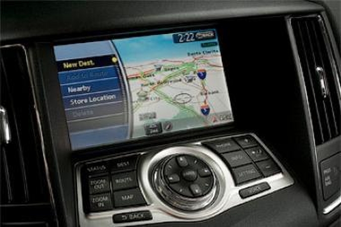 „Nissan“ navigacija mokosi stabdyti