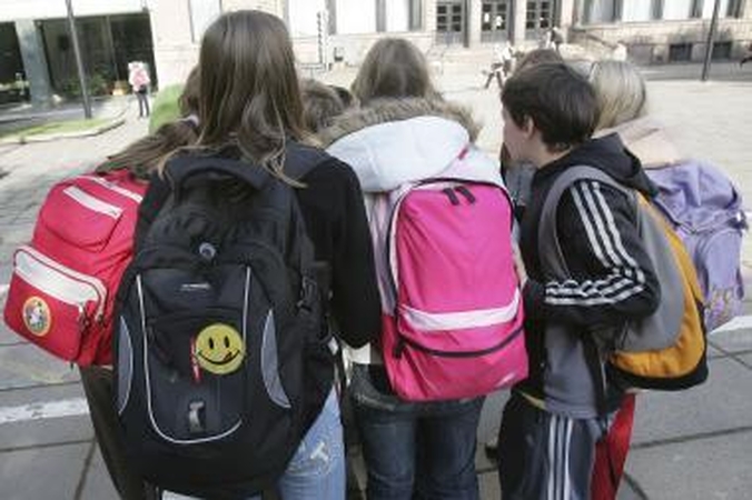 Specialistai svers Klaipėdos mokinių kuprines