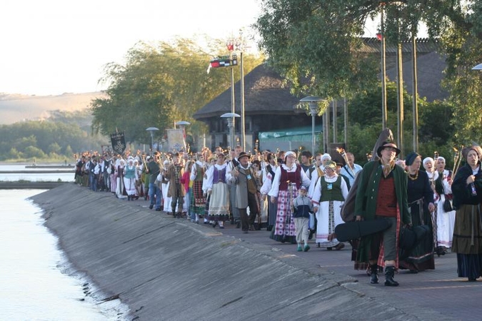 Neringoje - folkloro festivalis „Tek saulužė ant maračių“ (programa)