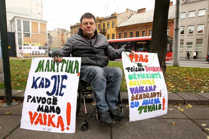Vaikų dalybomis nepatenkinti tėvai išėjo į gatvę