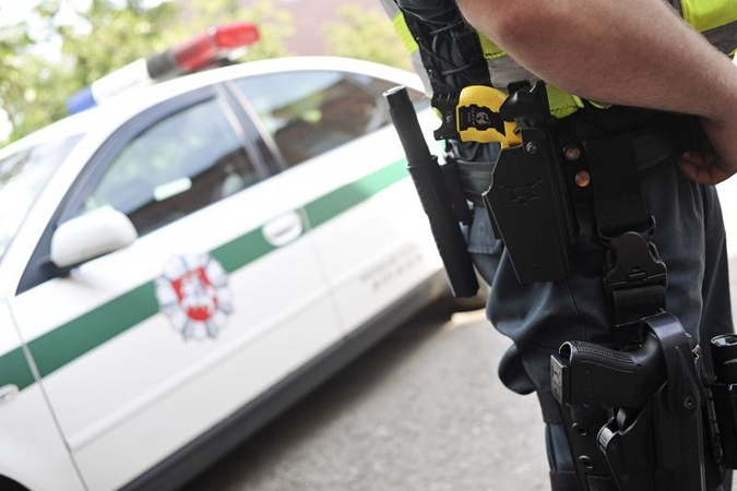 Kauno policininkas apkandžiojo ir apspardė savo kolegas