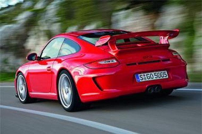 „Porsche 911 GT3“ Nurburgringe nepavijo „Nissan GT-R“