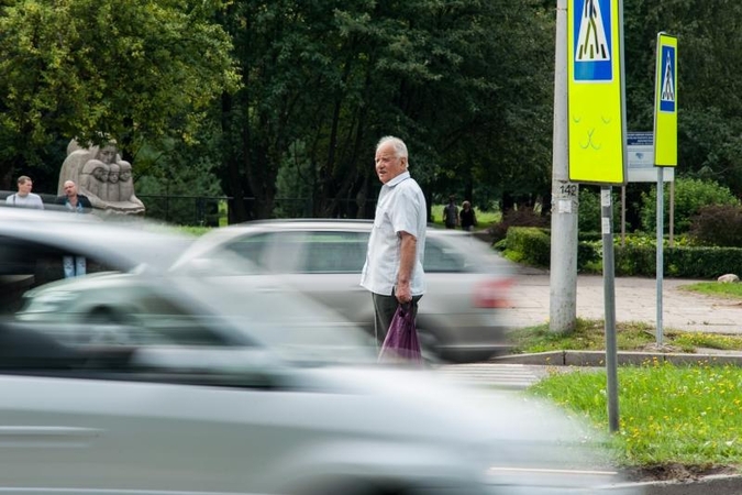 Partrenkęs perėja ėjusias merginas, vairuotojas pabėgo
