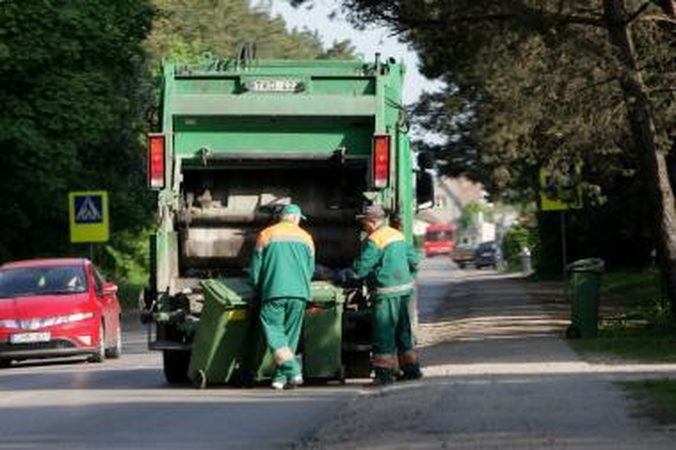 Į užsienį išvykę kauniečiai už šiukšlių išvežimą nemokės