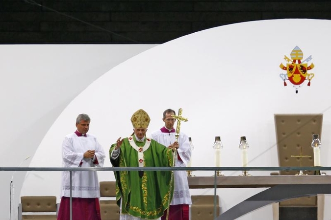 Mišiomis po atviru dangumi baigsis popiežiaus vizitas Vokietijoje