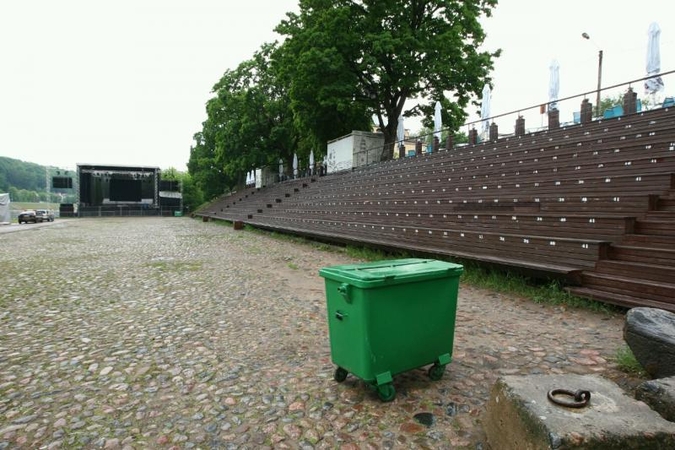 Per šventinį koncertą – tuštintis į krūmus