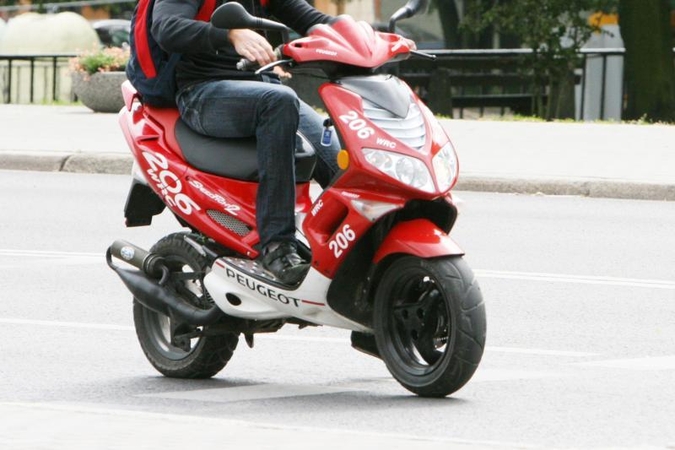 Vilniuje sumuštas vyras, iš jo pagrobtas motoroleris
